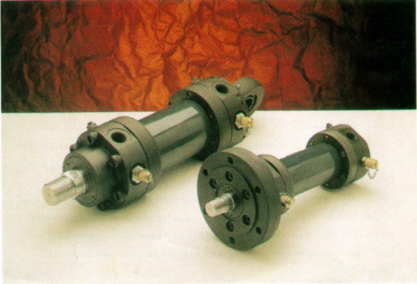 Two hydraulic cylinders with flanged mountings and polished rods