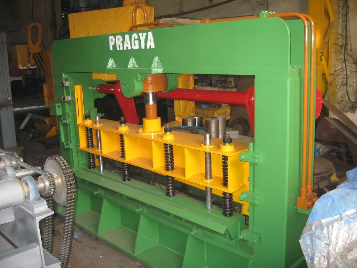 Hydraulic shear machine for cutting steel plate — Pragya Precision Equipment